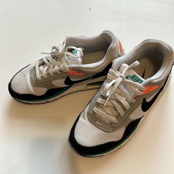 Nike Air Max Correlate - Picture 2 of 5